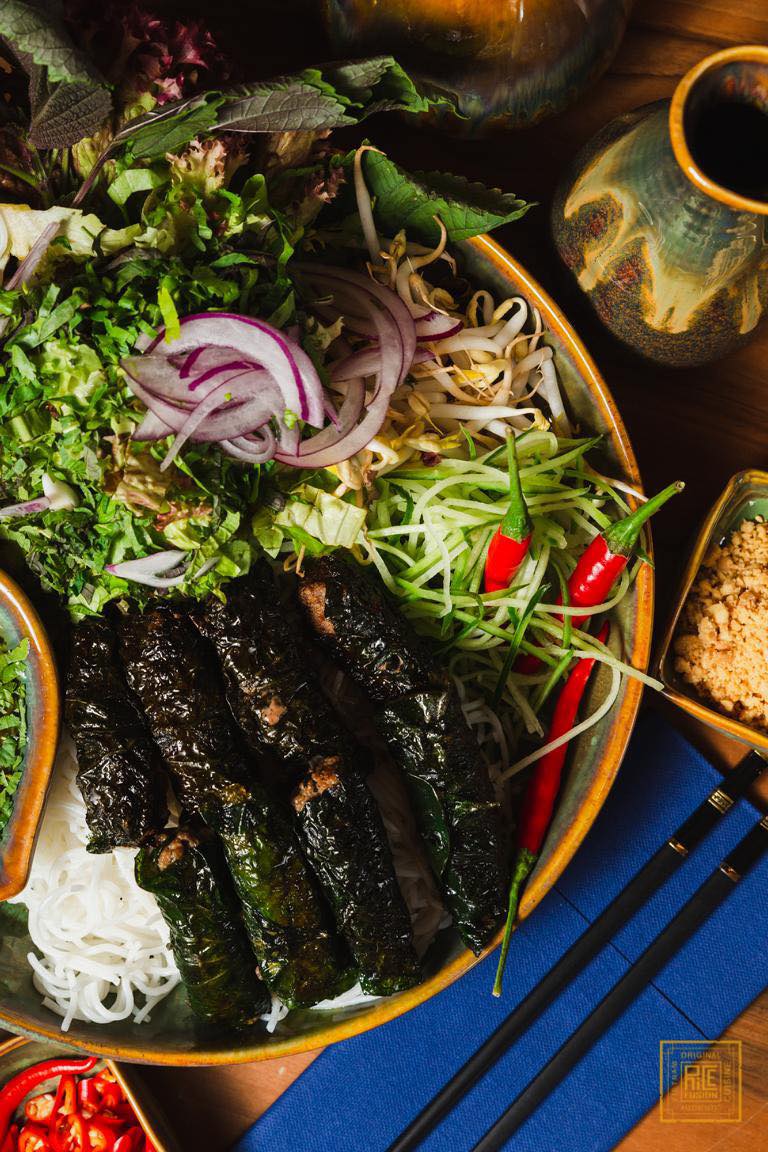 Zartes Rind in Lalotblättern